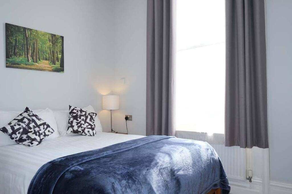 Seymour Townhouse By Serviced Living ลิเวอร์พูล ภายนอก รูปภาพ