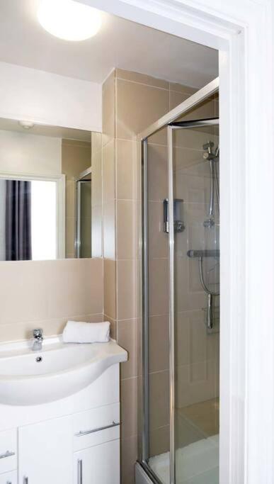 Seymour Townhouse By Serviced Living ลิเวอร์พูล ภายนอก รูปภาพ