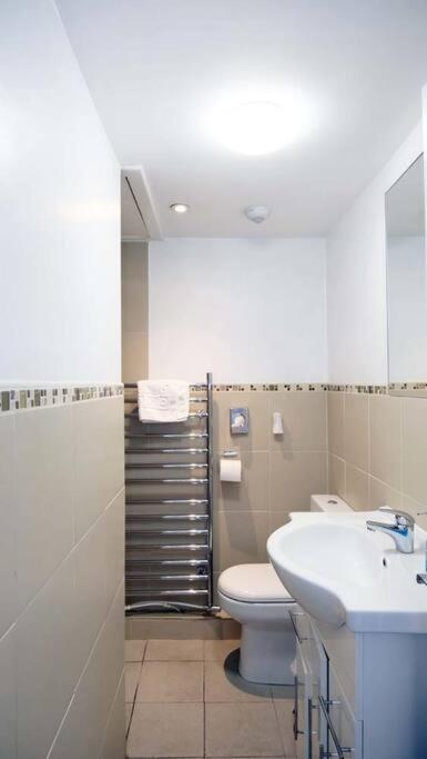 Seymour Townhouse By Serviced Living ลิเวอร์พูล ภายนอก รูปภาพ